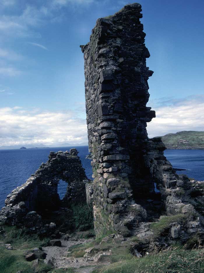 Duntulm (Stone Fort / Dun) by LesHamilton
