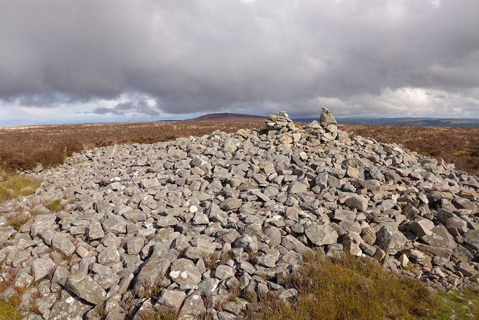 Great Rowbarrow (Cairn(s)) by thelonious