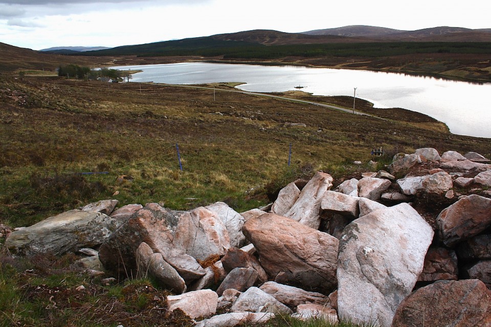 Loch Borralan East (Chambered Cairn) by GLADMAN