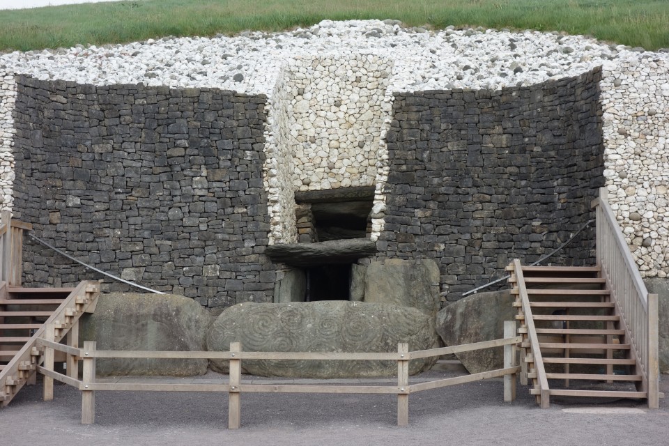 Newgrange (Passage Grave) by costaexpress