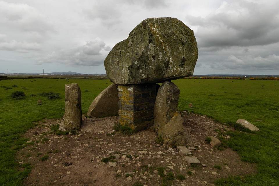 Ty Newydd (Dolmen / Quoit / Cromlech) by thesweetcheat