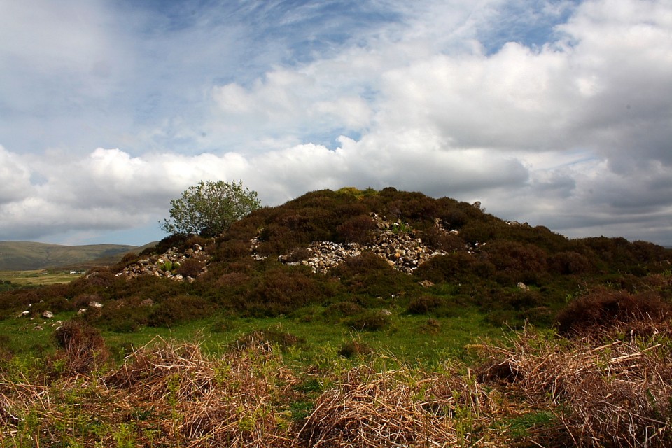 Carn Liath, Kensaleyre (Chambered Cairn) by GLADMAN