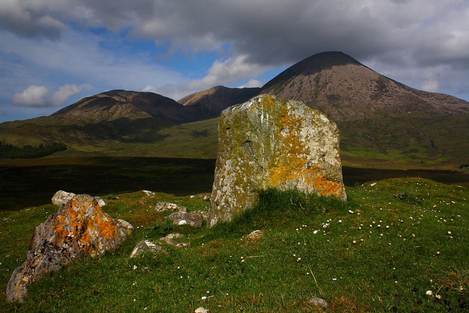 An Sithean (Chambered Cairn) by GLADMAN