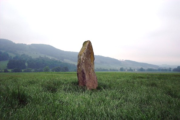 Clach Na Croiche (Standing Stone / Menhir) by nickbrand