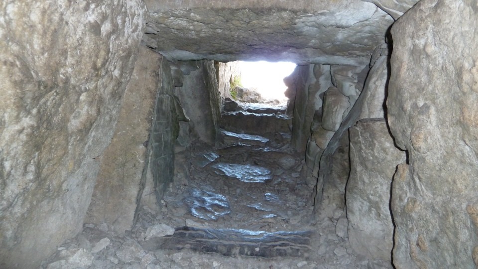 Carrowkeel - Cairn K (Passage Grave) by Nucleus