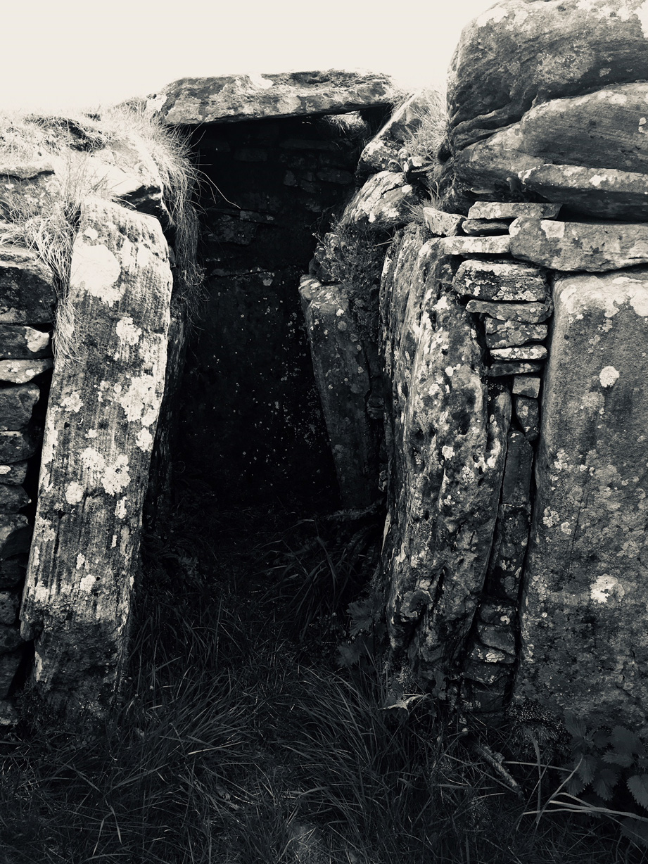 Cairn H (Passage Grave) by ryaner