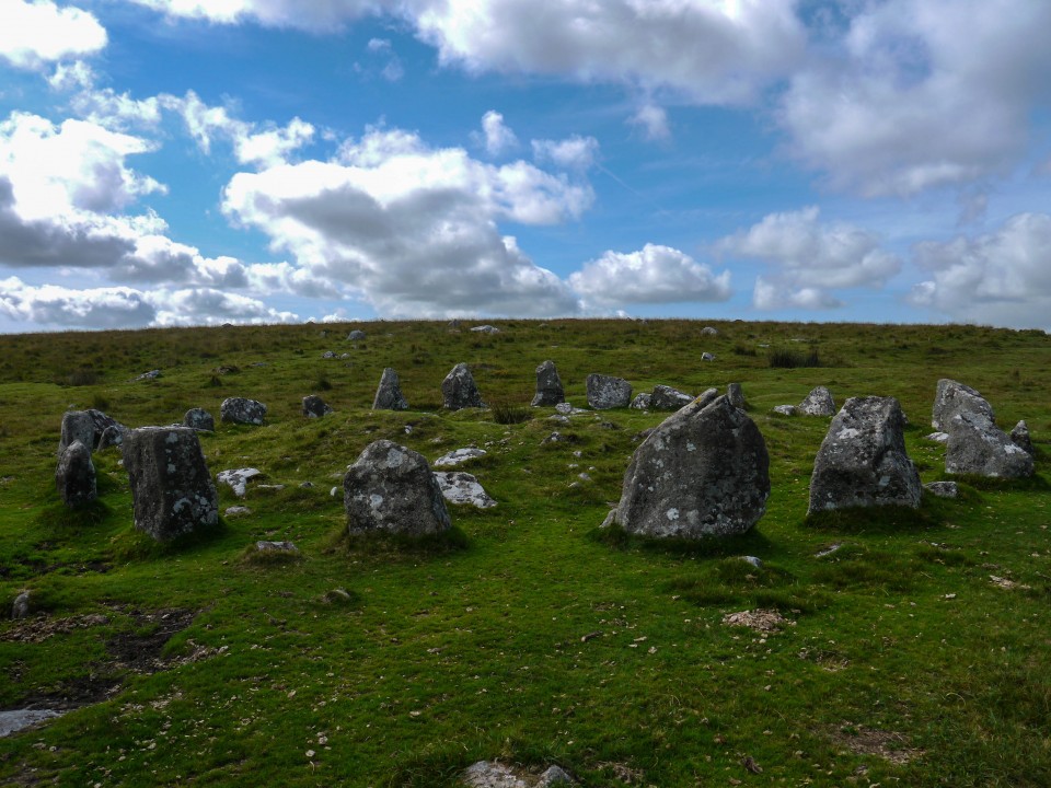 Down Tor (Stone Row / Alignment) by Meic