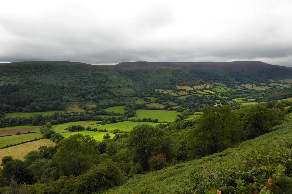 Cwm Bwchel, Black Mountains (Round Cairn) by thesweetcheat