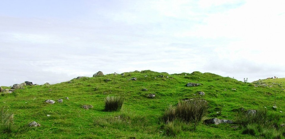 Carn Ban (Stone Fort / Dun) by drewbhoy