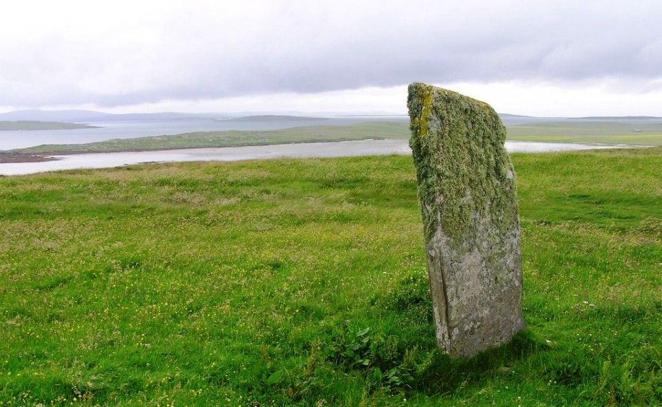 Cladh Maolrithe (Standing Stone / Menhir) by drewbhoy