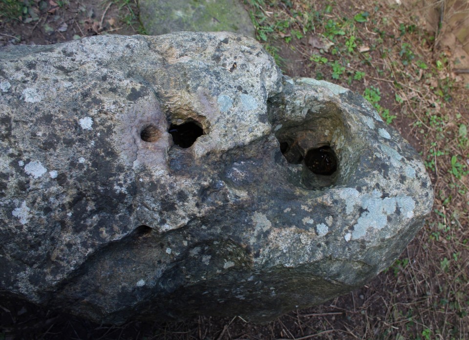 Blowing Stone (Standing Stone / Menhir) by postman