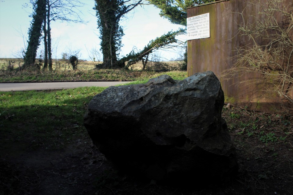 Blowing Stone (Standing Stone / Menhir) by postman