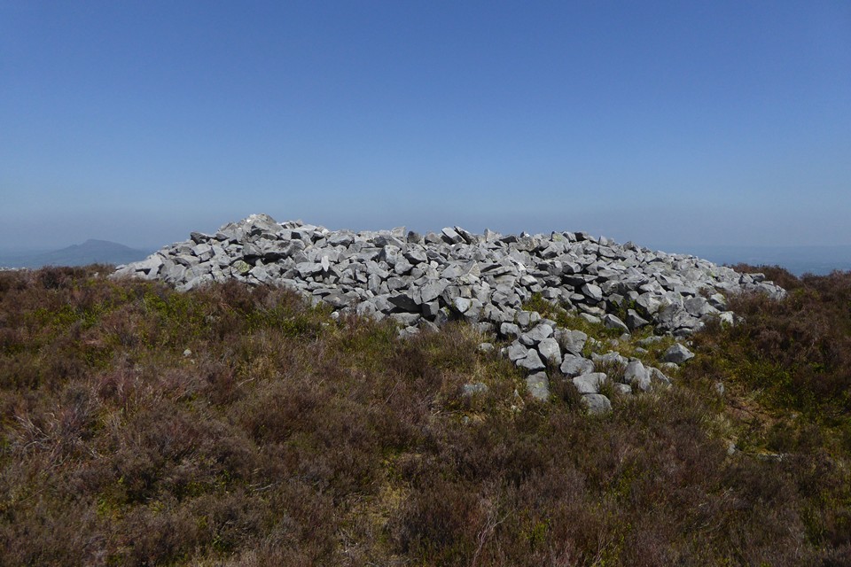 Carn-y-Defaid (Cairn(s)) by thesweetcheat