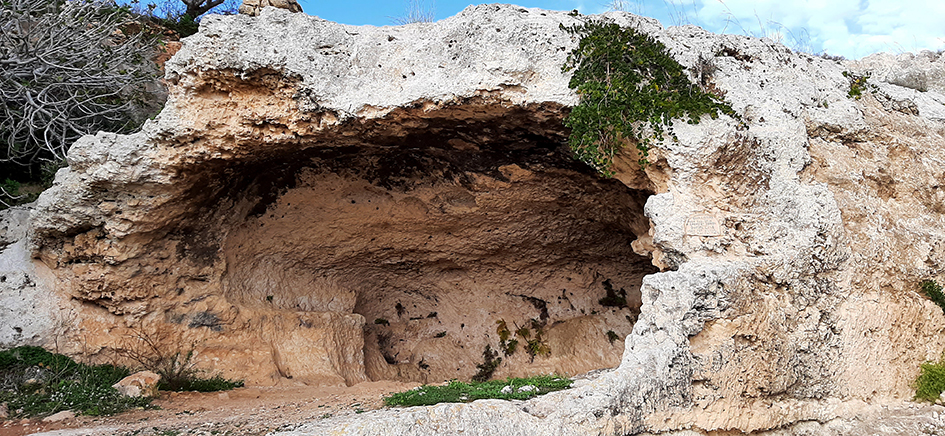 Ghar Il-Midfna (Cave / Rock Shelter) by Zeb