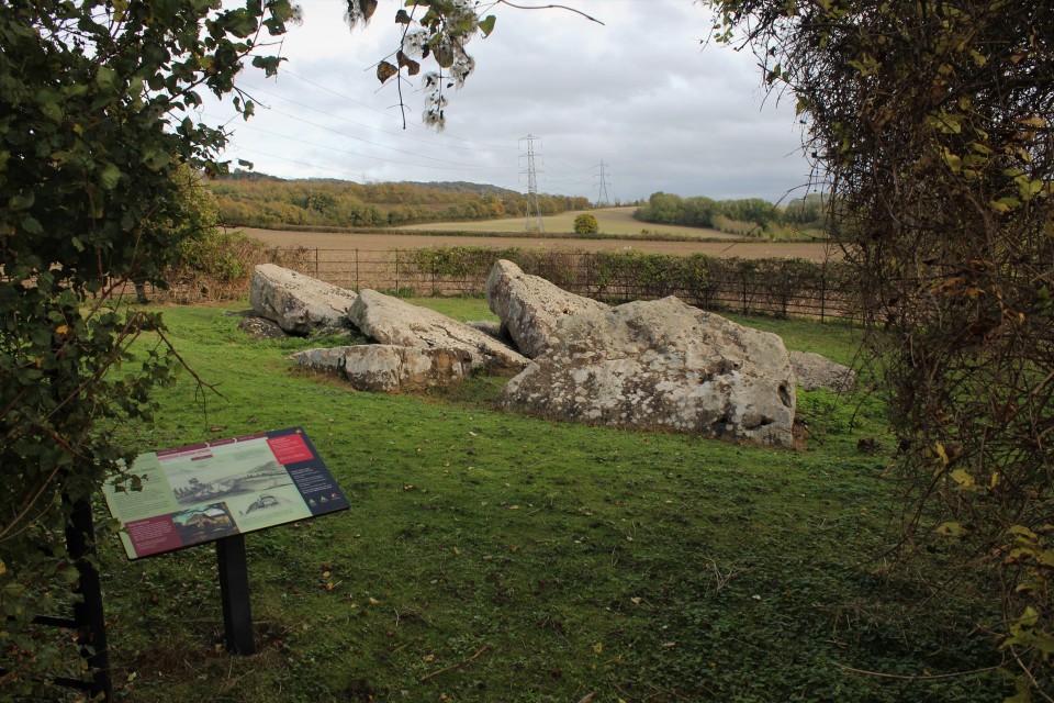 The Countless Stones (Dolmen / Quoit / Cromlech) by postman