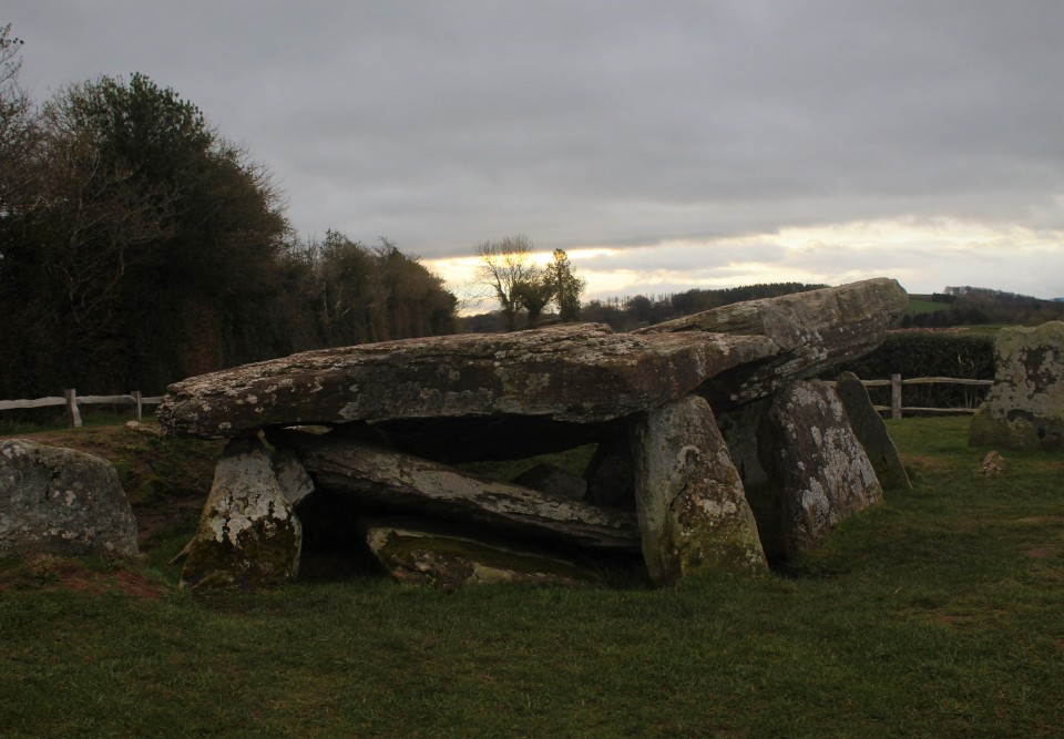 Arthur's Stone (Dolmen / Quoit / Cromlech) by postman