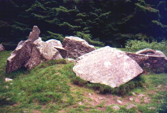 Giants' Graves (Chambered Cairn) by Moth