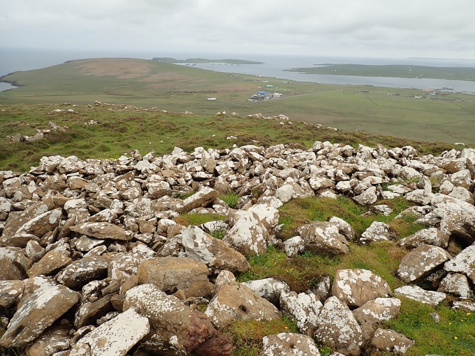 Muckle Heog East (Chambered Cairn) by thelonious