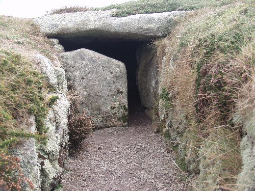 The Great Tomb on Porth Hellick Down (Chambered Cairn) by ocifant