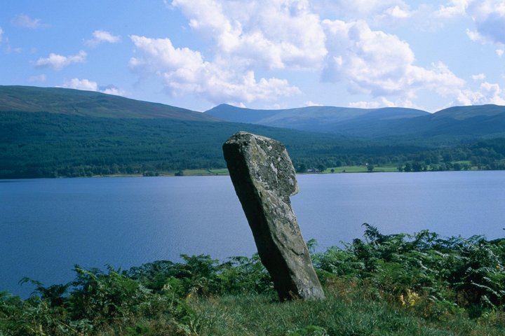 Clach na h' Iobairte (Standing Stone / Menhir) by Ian Murray
