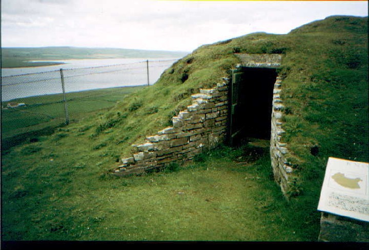 Knowe of Yarso (Chambered Cairn) by greywether