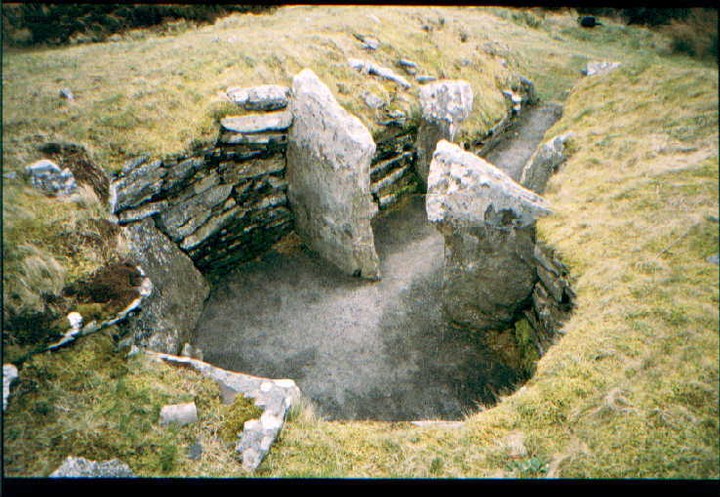 Garrywhin (Chambered Cairn) by greywether