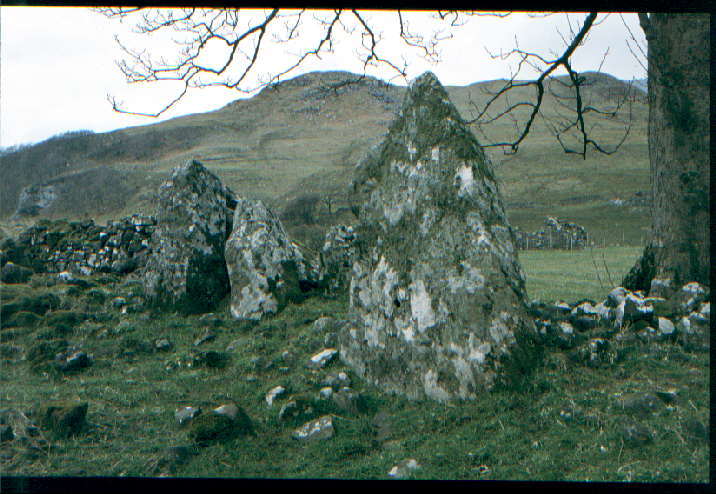 Camas Nan Geall (Chambered Tomb) by greywether