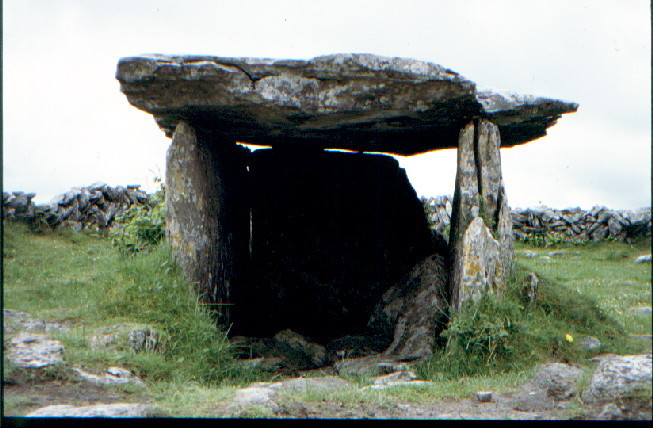 Gleninsheen (Wedge Tomb) by greywether