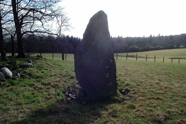 Castleton (Standing Stone / Menhir) by nickbrand