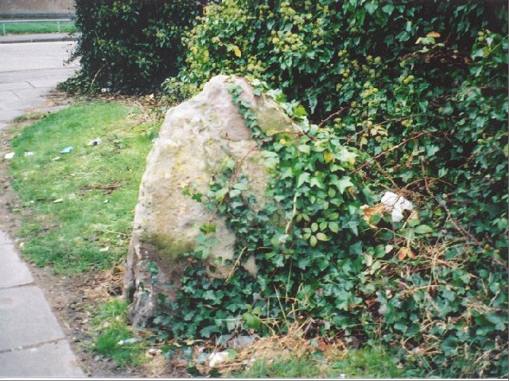 Niddrie Standing Stone (Standing Stone / Menhir) by Martin