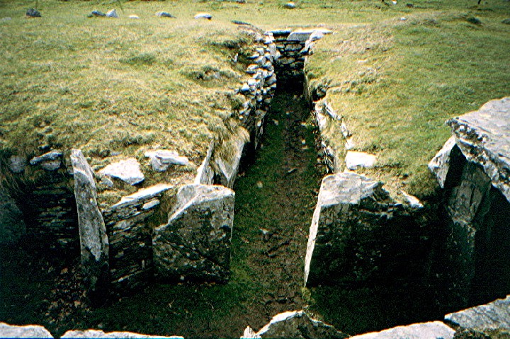 Capel Garmon (Chambered Cairn) by greywether