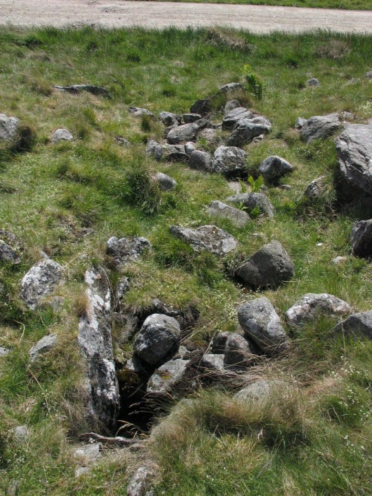 Clach na Tiompan (Chambered Cairn) by greywether