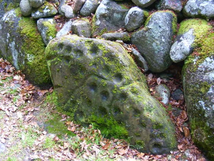 Clava Cairns (Clava Cairn) by Jane