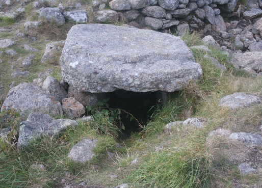 Chapel Carn Brea (Entrance Grave) by petajayne