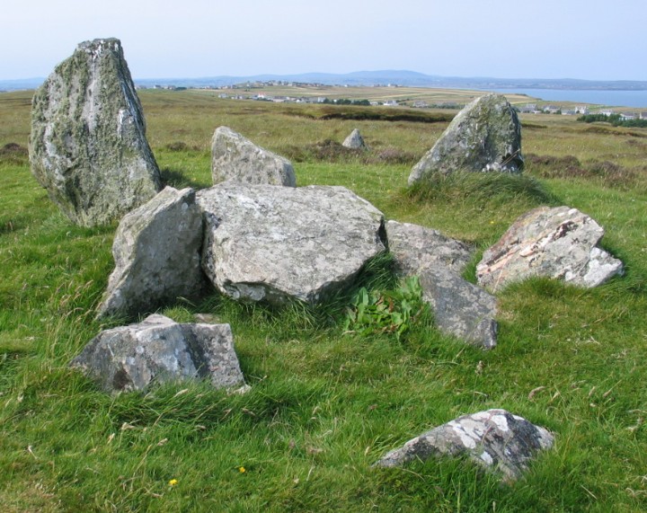 Cnoc Nan Dursainean (Chambered Cairn) by greywether