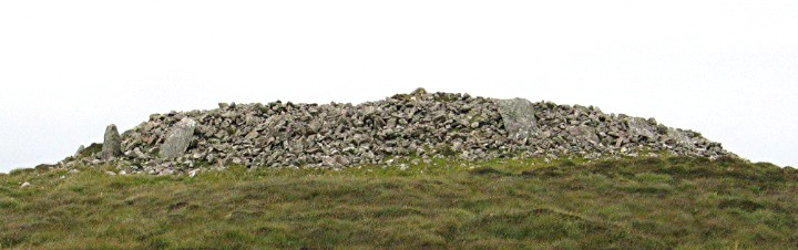 Dun Bharpa (Chambered Cairn) by greywether