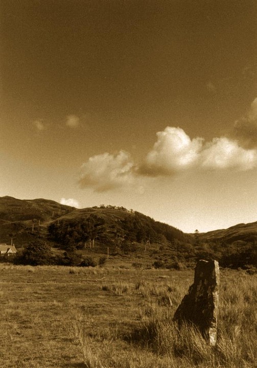 Lochbuie Standing Stone (Standing Stone / Menhir) by tumulus