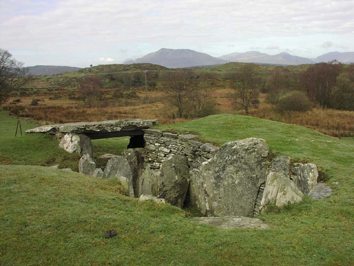 Capel Garmon (Chambered Cairn) by treaclechops