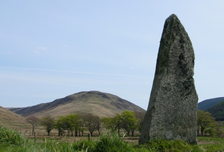 Monyquil (Standing Stone / Menhir) by greywether