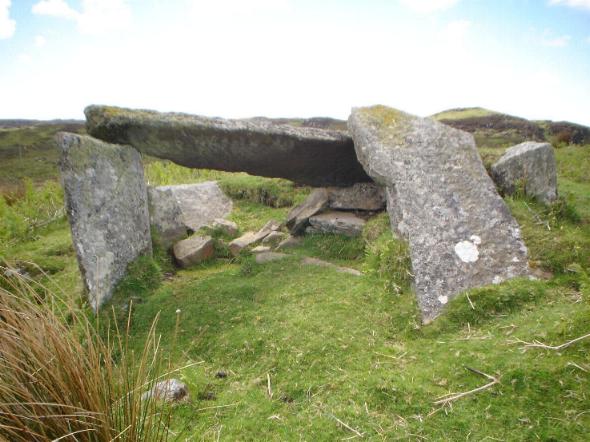 Suidhe Barrow (Burial Chamber) by Sarcassy