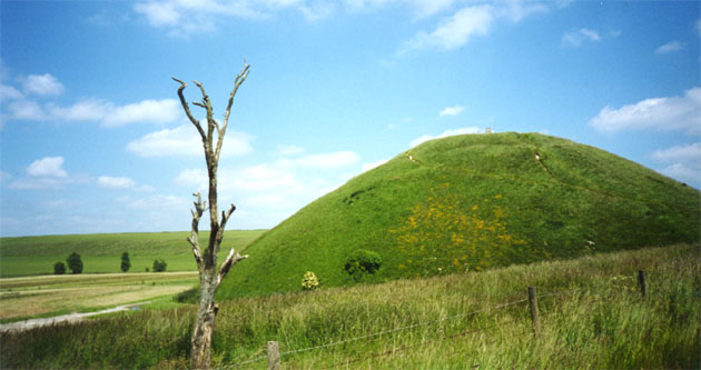 Silbury Hill (Artificial Mound) by gyrus