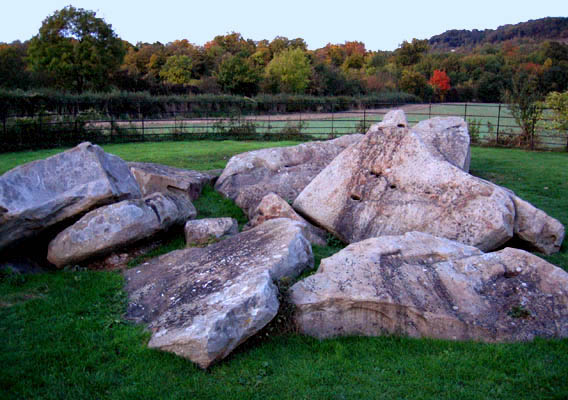 The Countless Stones (Dolmen / Quoit / Cromlech) by Zeb