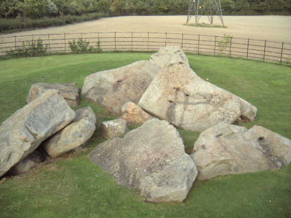 The Countless Stones (Dolmen / Quoit / Cromlech) by moey