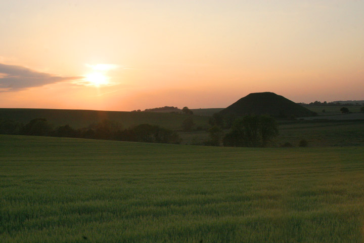 Silbury Hill (Artificial Mound) by photobabe