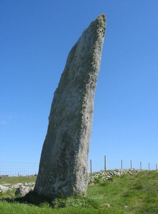Clach an Trushal (Standing Stone / Menhir) by fitzcoraldo