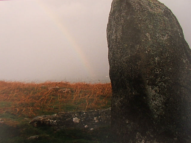 Parciau Gleison (Standing Stone / Menhir) by postman