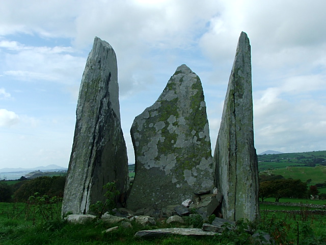 Cist Cerrig (Burial Chamber) by postman