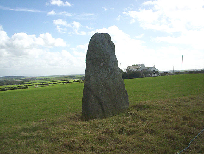 Llanfaethlu (Standing Stone / Menhir) by hamish
