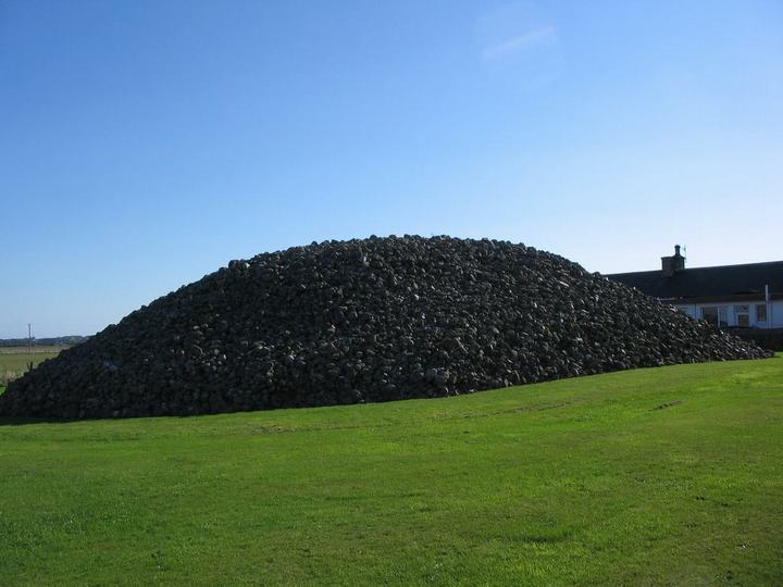 Memsie Burial Cairn (Round Cairn) by Chris