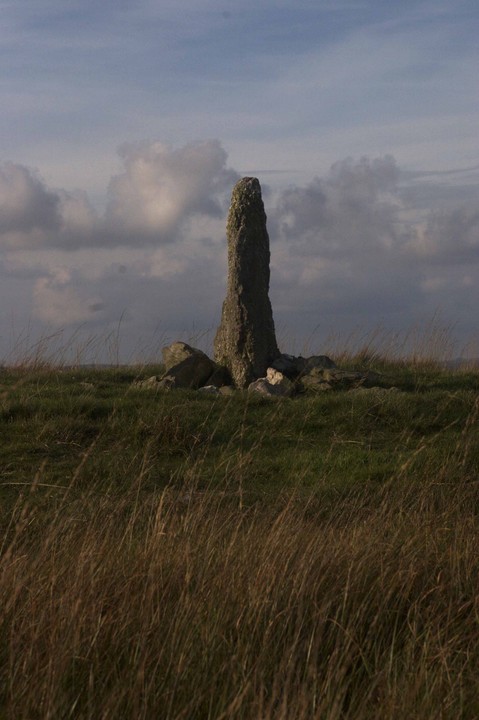 Maen Bach (Standing Stone / Menhir) by tuesday